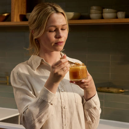Manuka Health MGO 1000+ Reserve jar held in hand